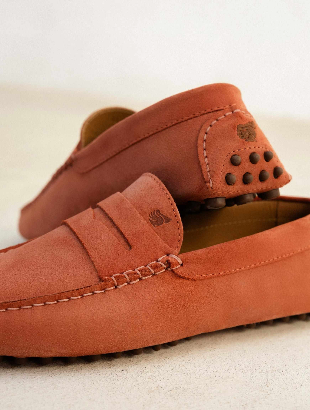 LEWIS — Mocassin driving loafer en cuir suédé