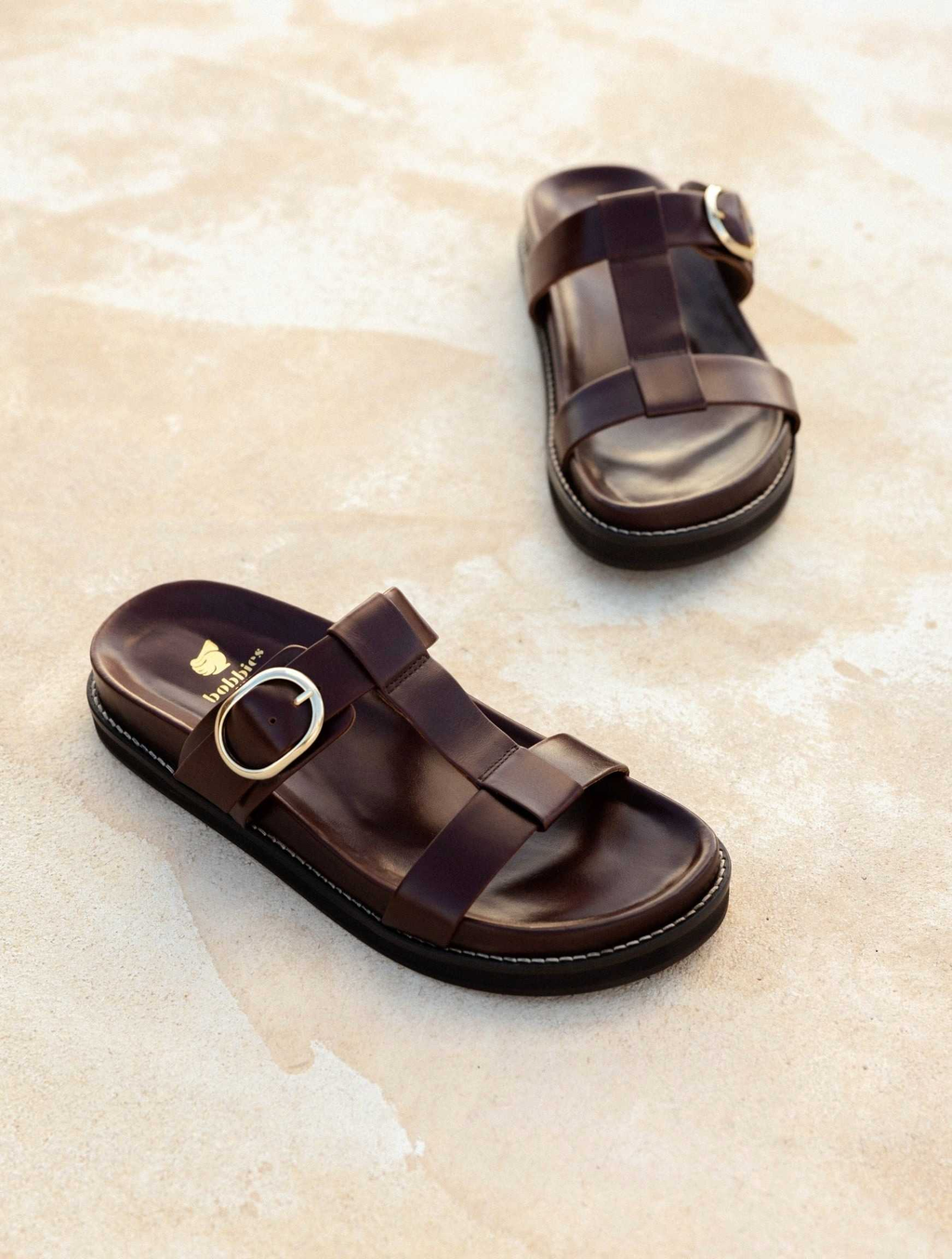 FAJAR — Sandales plates en cuir