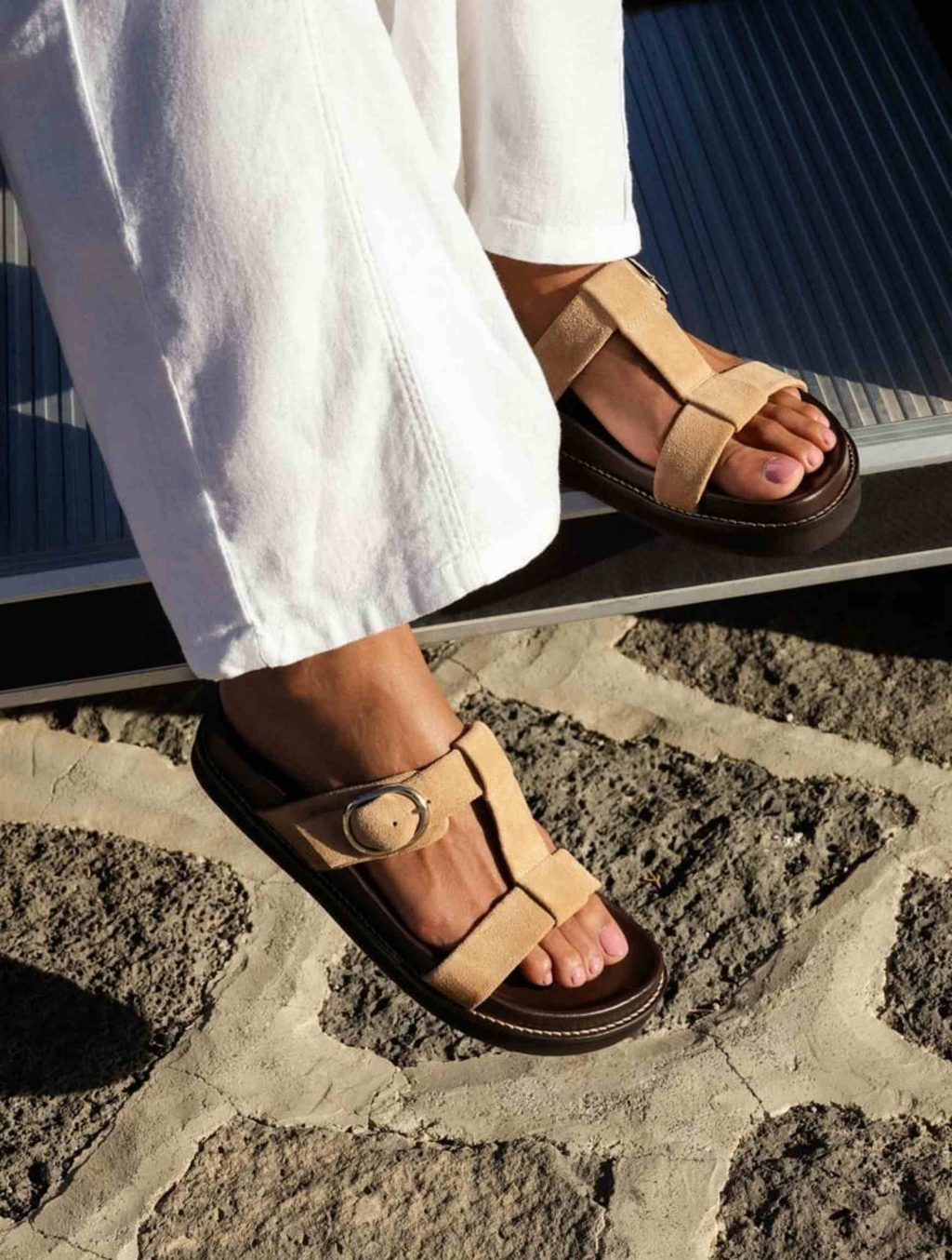 FAJAR — Sandales plates en cuir